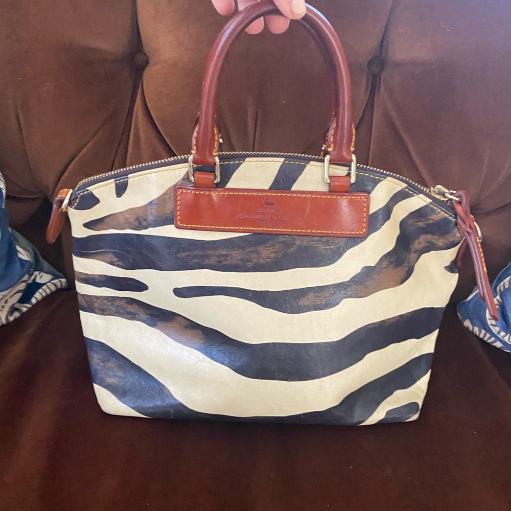 Chic Zebra Print Leather Med SZ